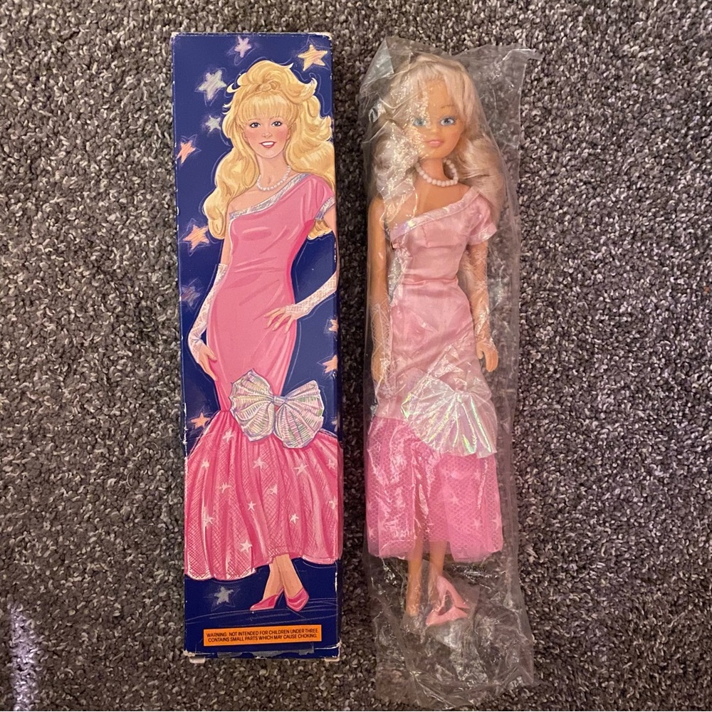 NWT Vintage 1990 Avon Jenna 12" Fashion Doll + Box